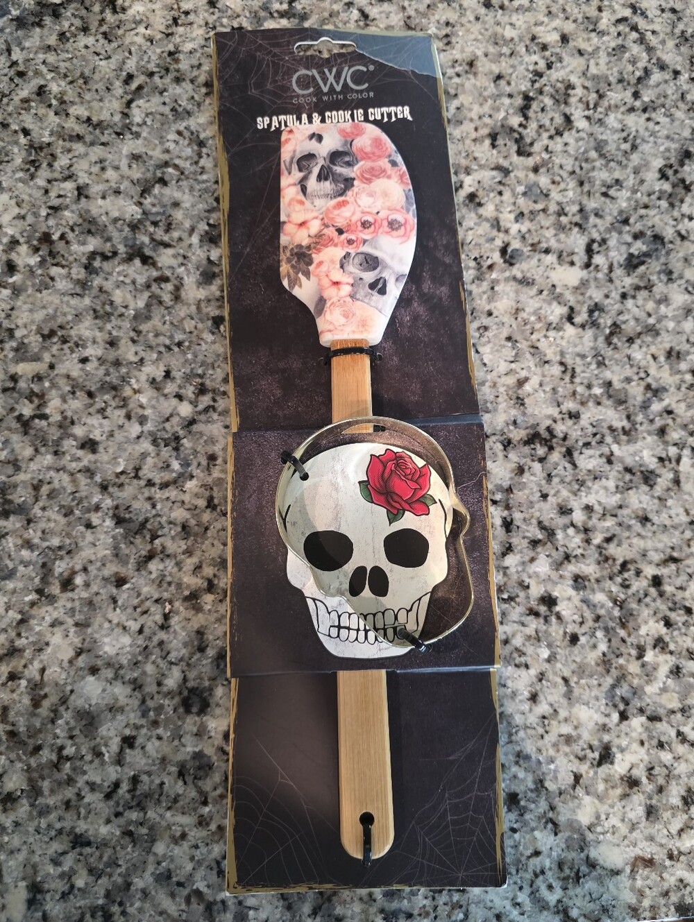CWC Skull & Rose Spatula and Cookie Cutter Set - Pink, Red, White, Black